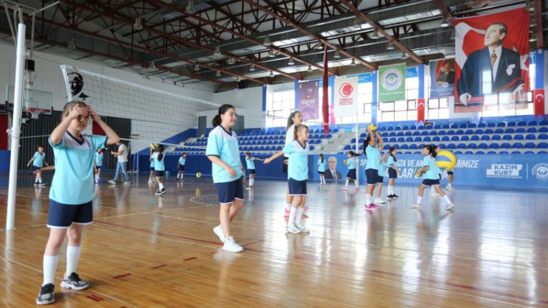 Voleybolun yetenekleri keşfediliyor