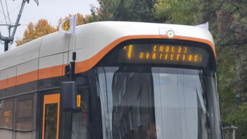 Tramvaylarda ESES bayrağı dalgalanıyor